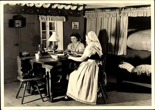 Foto Ak Lehde Lübbenau im Spreewald, Sorbische Bauernstube im Museum, Tracht