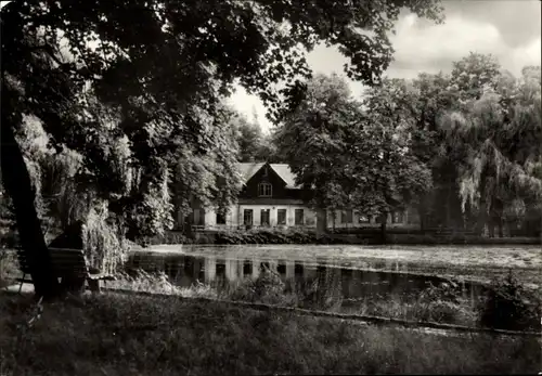 Ak Mittweida in Sachsen, Schwanenteichanlagen mit HO-Gaststätte Schwanenschlösschen