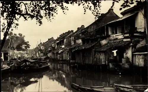 Foto Ak Singapore Singapur, Häuser am Wasser, Boote