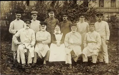 Foto Gliwice Gleiwitz Oberschlesien, Niederl. Rotes Kreuz, Lazarett, verwundete deutsche Soldaten