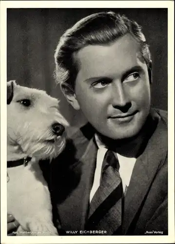 Foto Schauspieler Willy Eichberger, Portrait mit Hund, Terrier