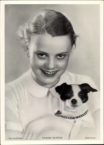 Foto Schauspielerin Sabine Peters, Portrait mit Hund