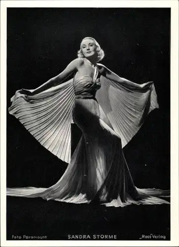 Foto Schauspielerin Sandra Storme, Portrait, Kleid