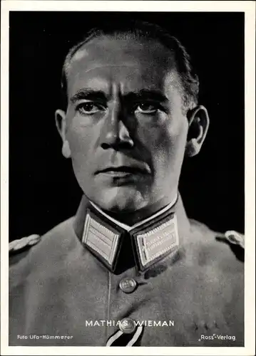 Foto Schauspieler Mathias Wieman, Portrait, Filmkostüm, Uniform
