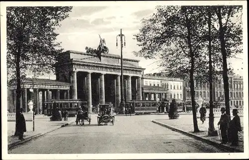 Ak Berlin Mitte, Brandenburger Tor, Straßenbahnen