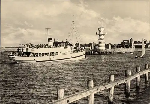 Ak Ostseebad Warnemünde Rostock, An der Mole, Leuchtturm, Schiff, Segelboote