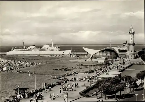 Ak Ostseebad Warnemünde Rostock, Fährschiff Warnemünde an der Mole, Gaststätte Teepott, Leuchtturm