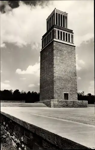 Ak Weimar in Thüringen, Mahn und Gedenkstätte Buchenwald, Turm mit Feierplatz