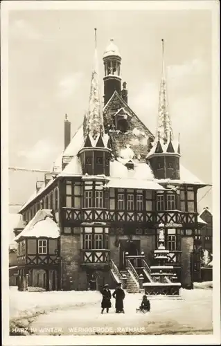 Ak Wernigerode am Harz, Rathaus im Winter, Außenansicht