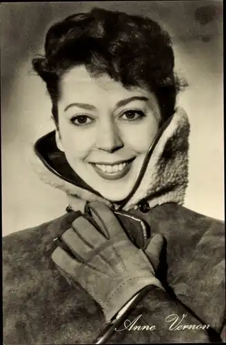 Ak Schauspielerin Anne Vernon, Wintermantel, Das Fräulein von Scuderi