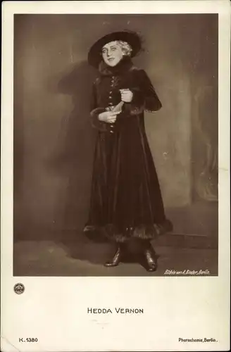 Ak Schauspielerin Hedda Vernon, Pelzmantel