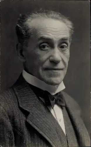 Foto Ak Alexander Giravoli, Portrait, Künstler, Anzug, Fliege