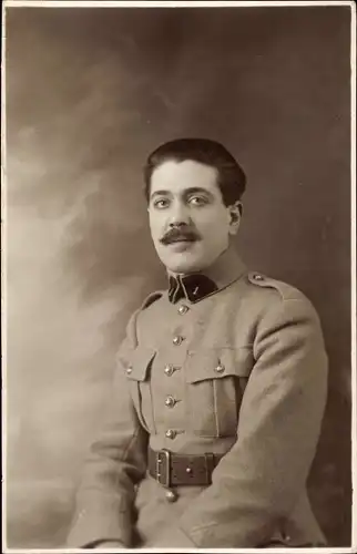 Foto Ak Französischer Soldat in Uniform, Portrait
