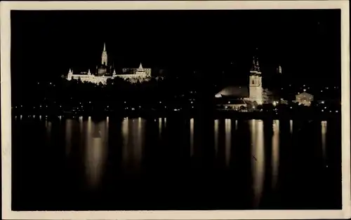 Ak Budapest Ungarn, Die beleuchtete Fischerbastei und Batthyany-Platz