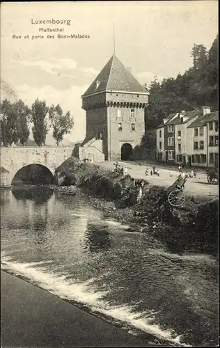 Ak Luxemburg Luxembourg, Pfaffenthal, Rue et ports des Bons-Malades