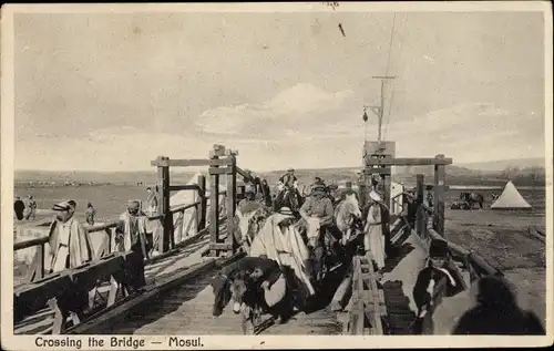 Ak Mossul Irak, Crossing the Bridge