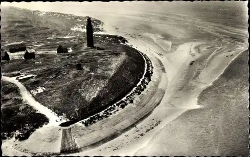 Ak Texel Nordholland Niederlande, Fliegeraufnahme von Strand und Leuchtturm