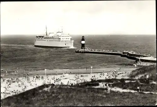 Ak Ostseebad Warnemünde Rostock, Fährschiff Warnemünde an der Molenspitze