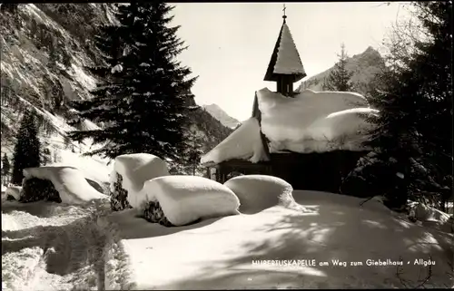 Ak Bad Hindelang im Oberallgäu, Hubertuskapelle am Weg zum Giebelhaus, Winter, Schnee