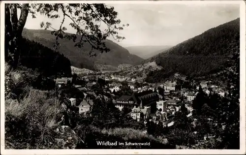 Ak Bad Wildbad im Schwarzwald, Blick auf die Innenstadt und Tälerlandschaft