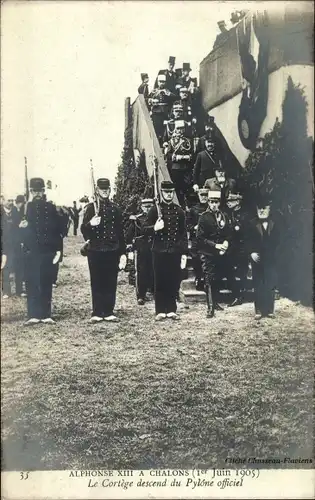 Ak Alphonse XIII a Chalons, 1er Juin 1905, Le Cortege descend du Pylone officiel