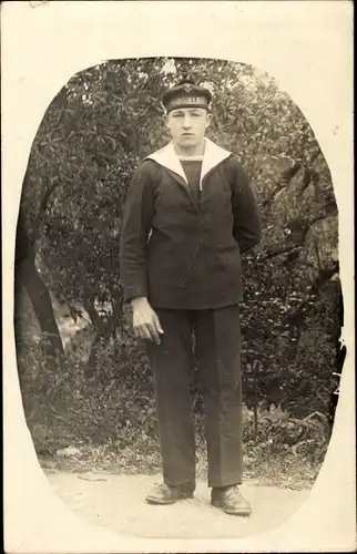 Foto Ak Französischer Seemann in Uniform, Standportrait