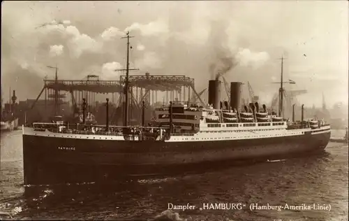 Ak Dampfschiff Hamburg am Hafen, Hebekräne, HAPAG