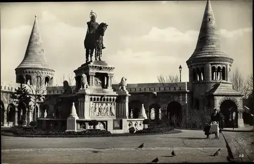 Ak Budapest Ungarn, Fischerbastei mit Denkmal St. Stephan