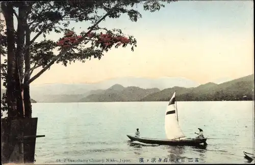 Ak Nikko Präfektur Tochigi Japan, Wasserpartie mit Segelboot