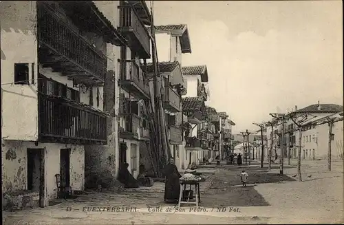 Ak Fuenterrabia Baskenland, Calle de San Pedro, Straßenansicht, Gebäude