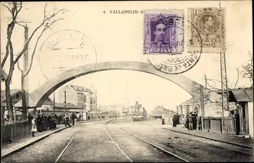 Ak Valladolid Kastilien und Leon, Arco de Ladrillo, Straßenpartie