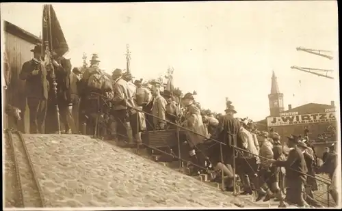 Foto Ak Mülheim Köln am Rhein, Wallfahrt, Menschenmenge am Rheinufer, Spedition J. Wirtz