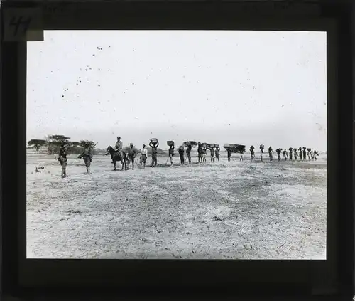 Glas Positiv Deutsch-Ost-Afrika um 1913, Karawane in der Ussanguebene
