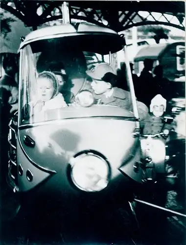 Foto Wird dir schlecht, Liebling?, Kinder in einem Karussell