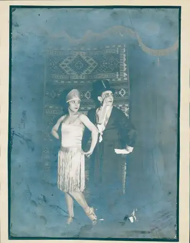 Foto Kostümiertes Paar, Wandteppich, 1920er Jahre