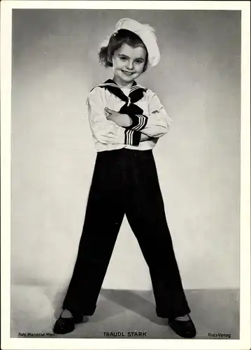 Foto Schauspielerin Traudl Stark, Kinderportrait, Matrosenanzug