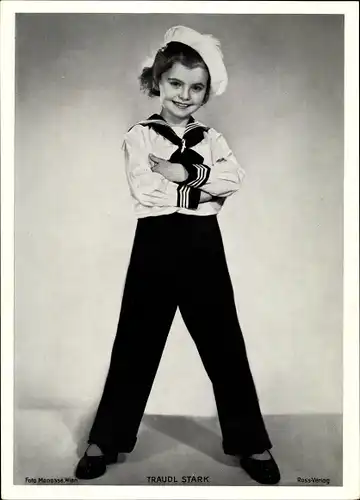 Foto Schauspielerin Traudl Stark, Kinderportrait, Matrosenanzug