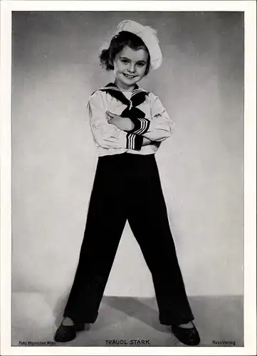 Foto Schauspielerin Traudl Stark, Kinderportrait, Matrosenanzug