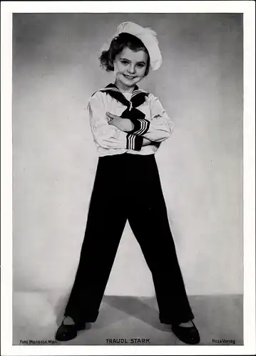 Foto Schauspielerin Traudl Stark, Kinderportrait, Matrosenanzug