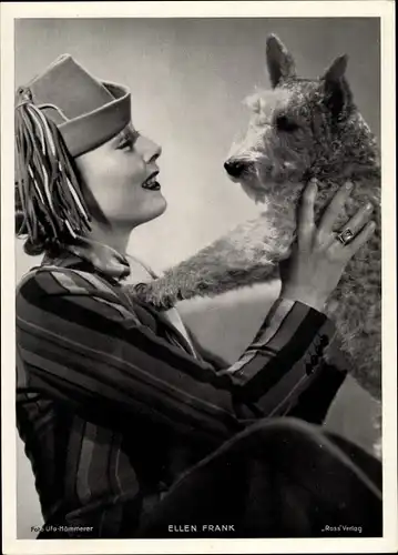 Foto Schauspielerin Ellen Frank mit Terrier