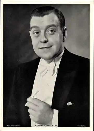 Foto Schauspieler Hermann Speelmans, Portrait, Zigarette