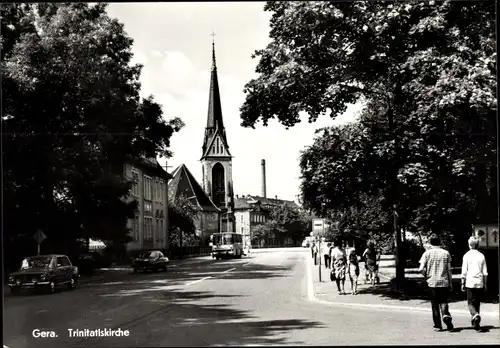 Ak Gera in Thüringen, Trinitatiskirche, Passanten