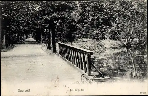 Ak Bayreuth in Oberfranken, Im Hofgarten
