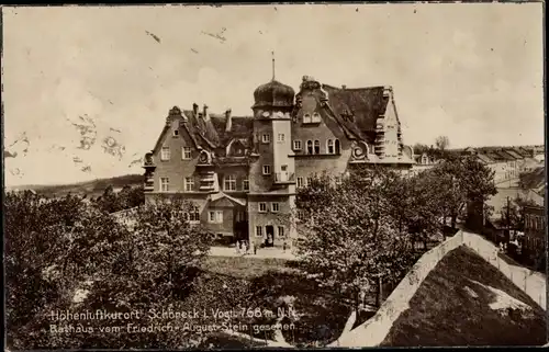 Ak Schöneck im Vogtland, Rathaus vom Friedrich August Stein gesehen