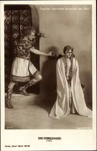 Ak Die Nibelungen, Filmszene, Siegfried überricht Kriemhild den Reif, Ross 675/7