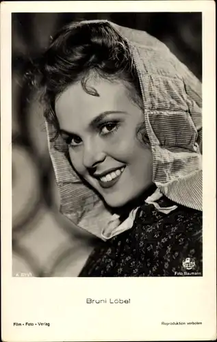 Ak Schauspielerin Bruni Löbel, Portrait, Haube, A 3711/1