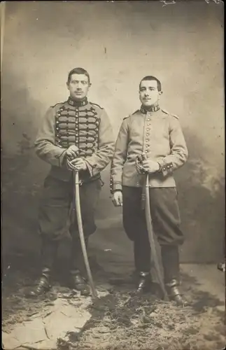 Foto Ak Zwei französische Soldaten in Uniformen, Regiment 18