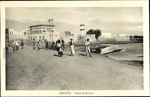 Ak Djibouti Dschibuti, Route de Boulaos, Straßenpartie, Turm, Einheimische