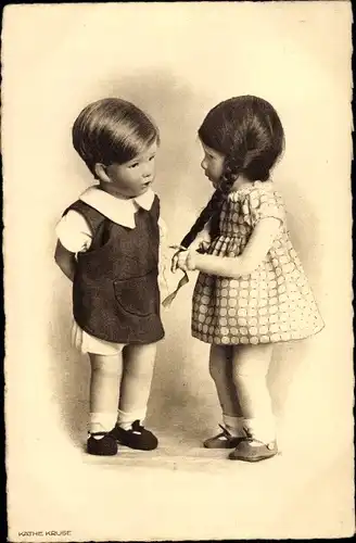 Ak Käthe Kruse Puppen, Junge und Mädchen