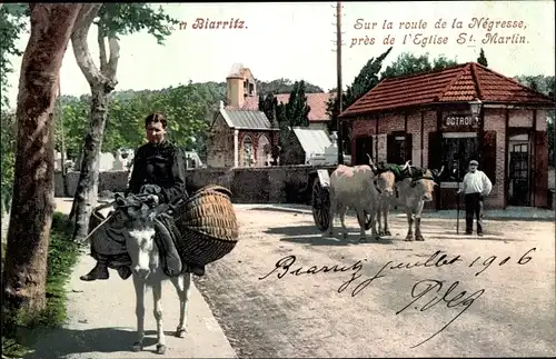 Ak Biarritz Pyrénées Atlantiques, Sur la route de la Negresse pres de l'Eglise St. Martin